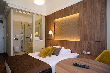 Wellness Hotel Duna Baja szép kétágyas szobája akciós áron