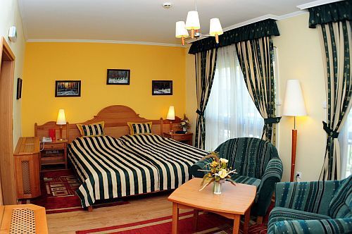 Villa Classica hotel - online közvetlen hotelszoba foglalás Pápán - Classica hotel