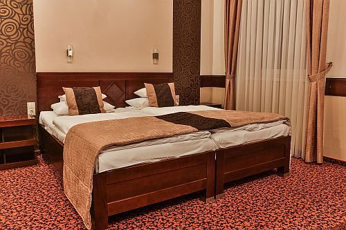 Apolló Termál Hotel Hajdúszoboszló szabad kétágyas akciós hotelszobája