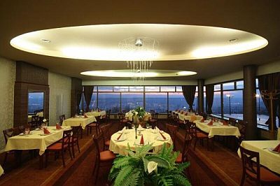 A Hotel Kikelet étterme panorámával- Pécs 4 csillagos szálloda