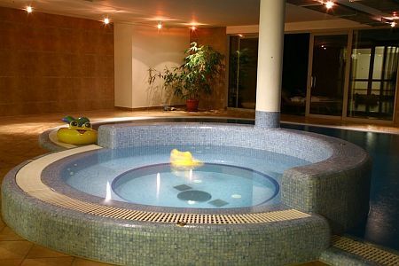 Echo Residence All Suite Luxury Hotel akciós félpanziós csomagokkal wellness hétvégére Tihanyban