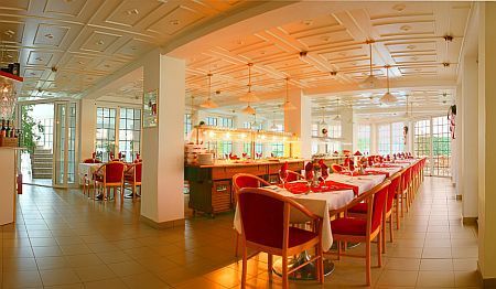 ✔️ Két Korona Hotel étterme - Balatonszárszó