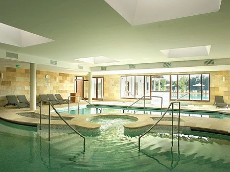 4* Wellness és termál hotel Balneum belső gyógyvizes medencéje