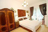 Kétágyas szoba elérhető áron az egri Panoráma Panzióban