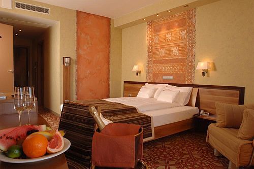 Hotel Shiraz akciós szuperior szobája, wellness szálloda akciós áron 1 órára Budapesttől