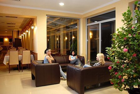 Hotel Aqua Spa Cserkeszőlő 4* - Elegáns drinkbár Cserkeszőlőn