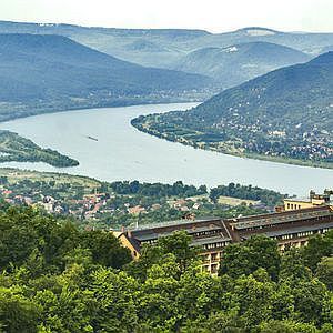 Hotel Silvánus Visegrád dunai panorámával a Dunakanyarra