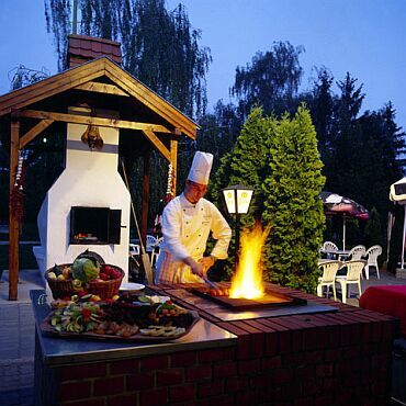 ✔️ Grillparti a Hotel Nagyerdő*** kertjében Debrecenben