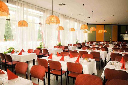 Hotel Lövér Sopron - étterem a Hotel Lövérben panorámás kilátással a Lővérekre